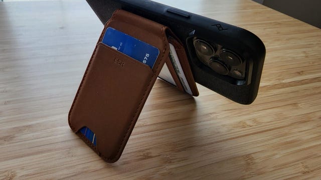 13. CASETiFY MagSafe Wallet - visual representation