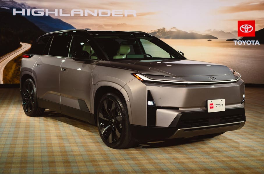 Charging Infrastructure and Real-World Range Calculations - visual representation
