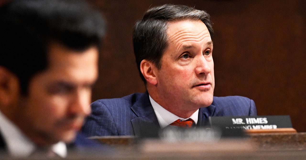 A Top Democrat Is Urging Colleagues to Support Trump’s Spy Machine | WIRED