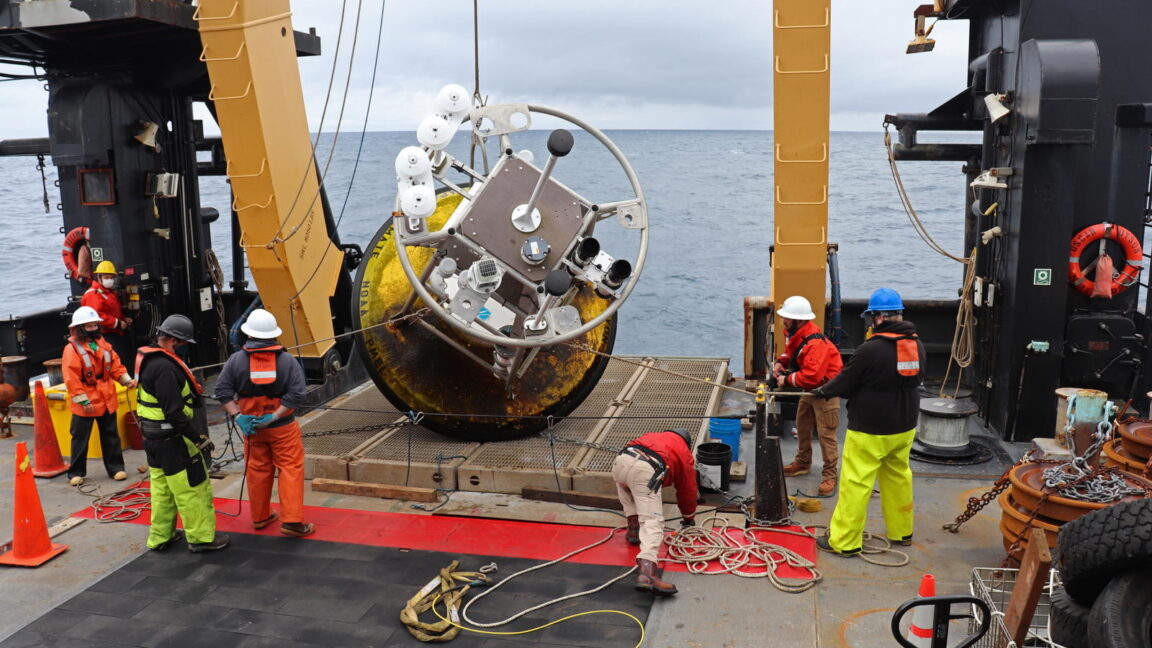 Alaskans will be flying blind after NSF decommissions ocean monitoring network - Ars Technica