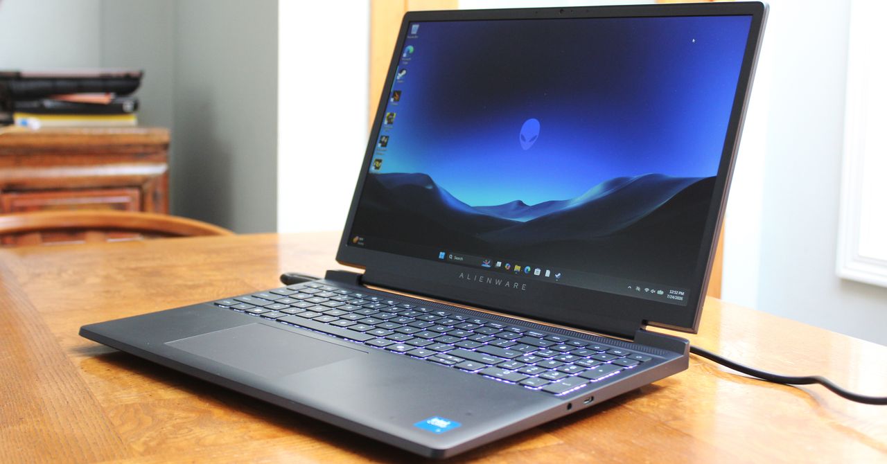 Alienware 15 Gaming Laptop Review: Hedging Its Bets | WIRED