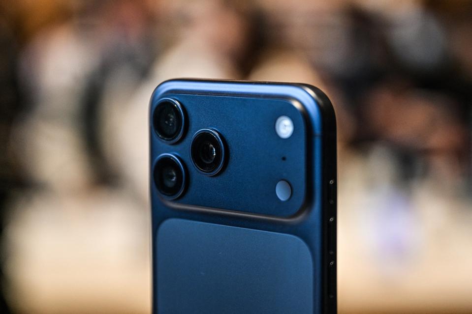 Market Competition: Why Apple Had to Move - visual representation