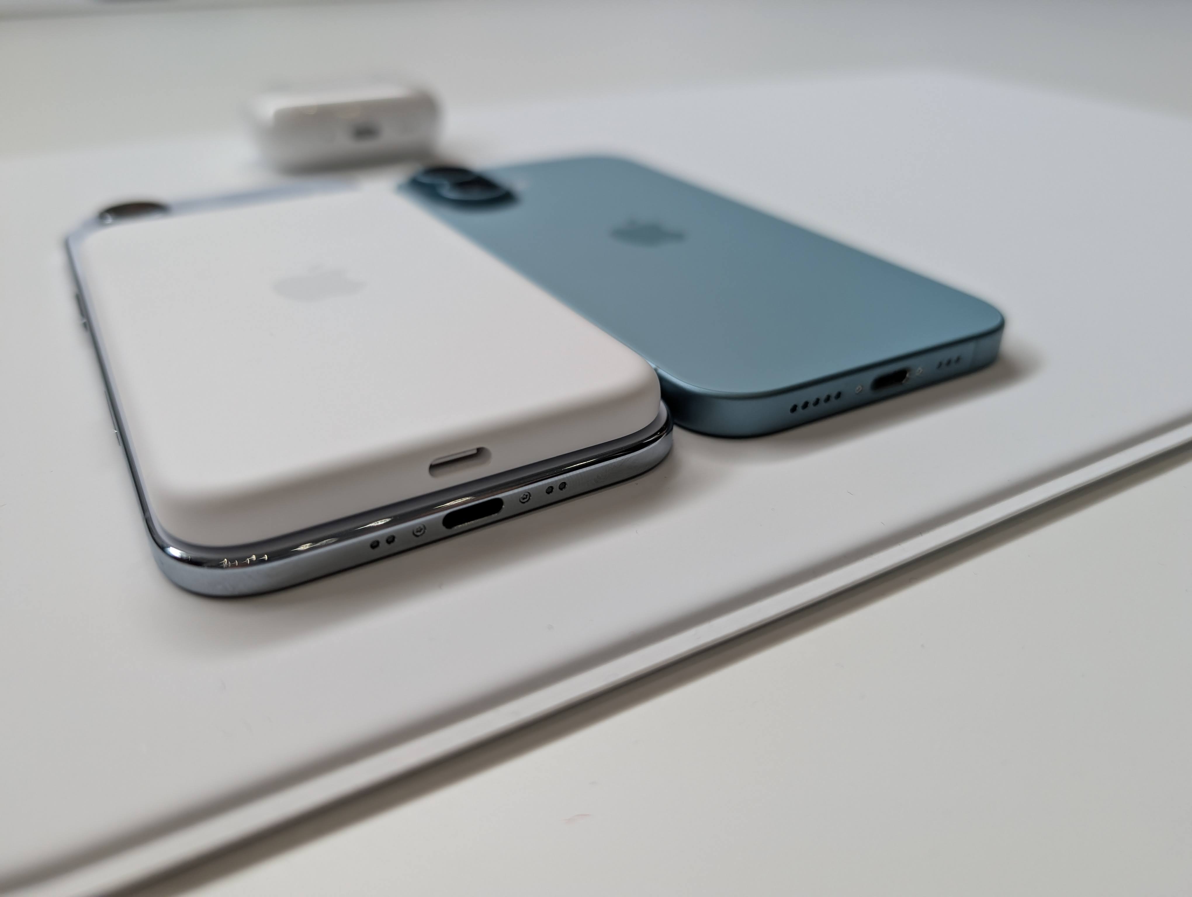 How This Compares to the Standard iPhone MagSafe Battery - visual representation