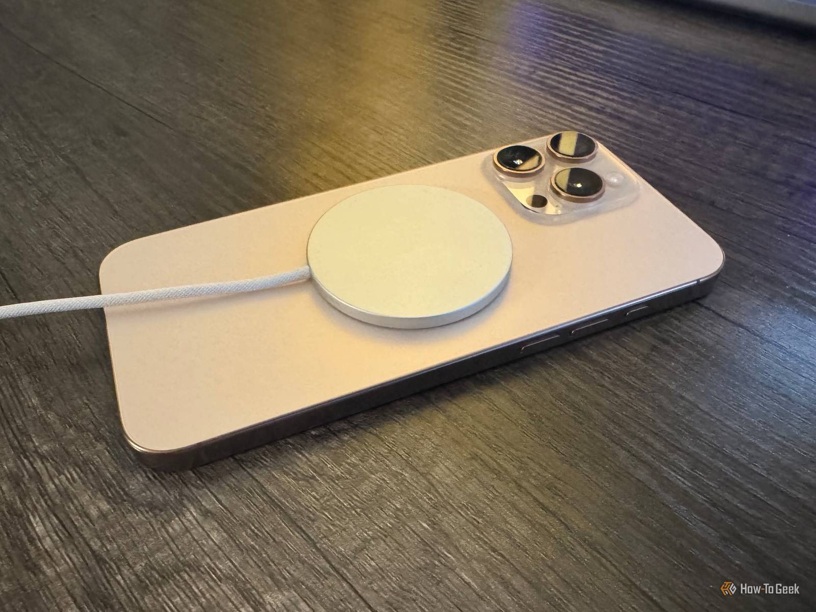 Charging Speed Comparison: Wireless vs. Wired - visual representation