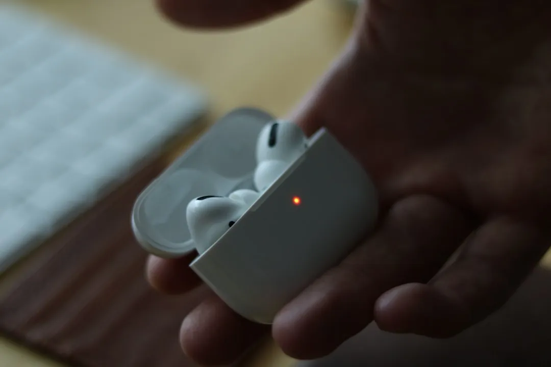 Apple Watch Enhancement vs. New Form Factor Trap - visual representation