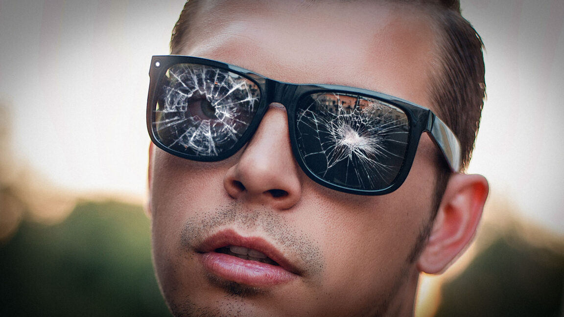 As demand for Meta AI glasses explodes, it’s harder to avoid creepy recordings - Ars Technica