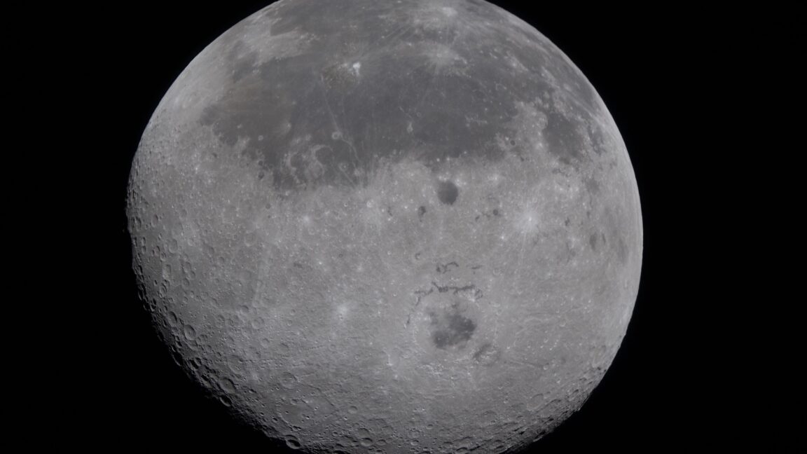 Astronauts set distance record, revealing the Moon as a place to be explored - Ars Technica