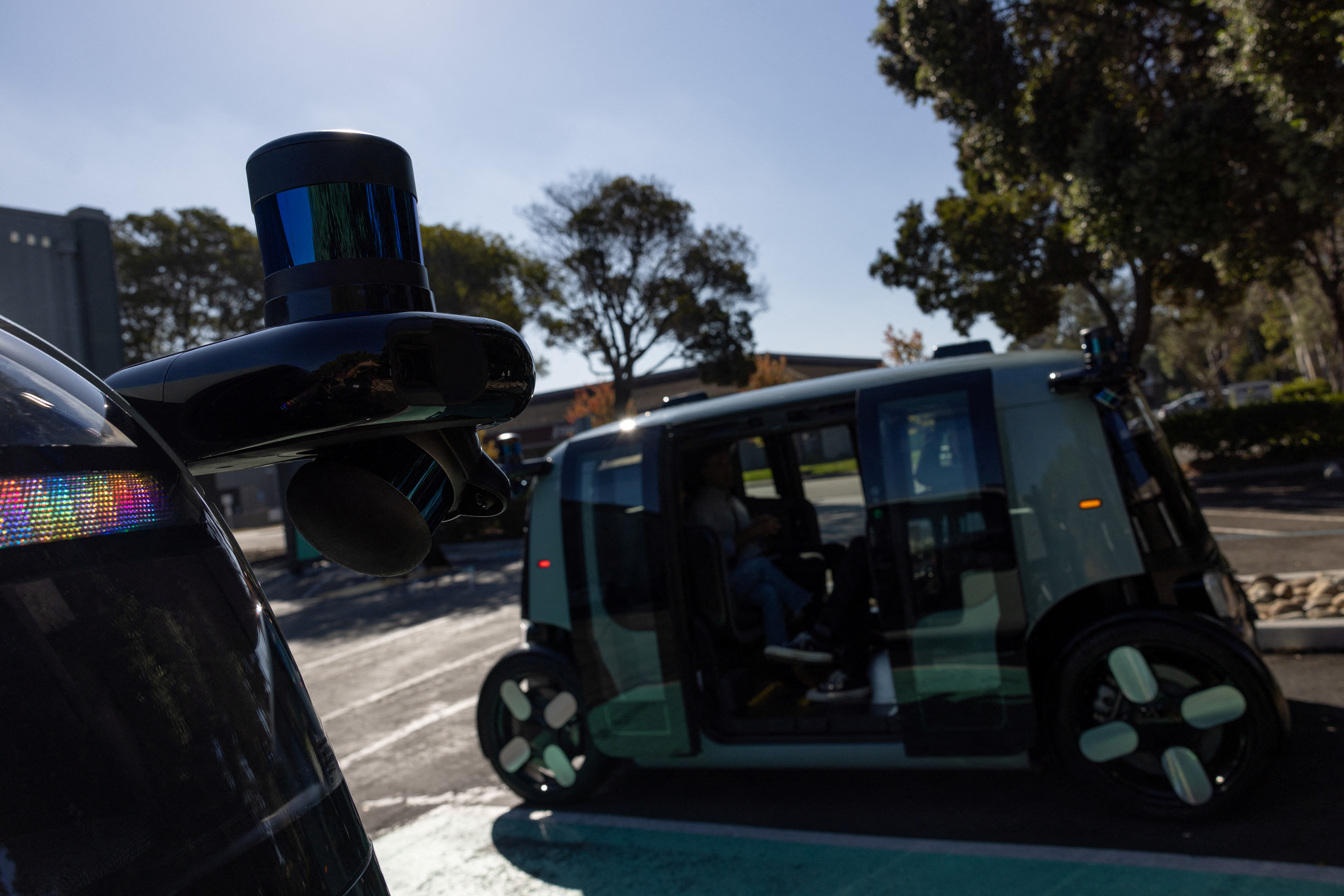 Comparison: How Other Autonomous Vehicle Operators Handle Edge Cases - visual representation