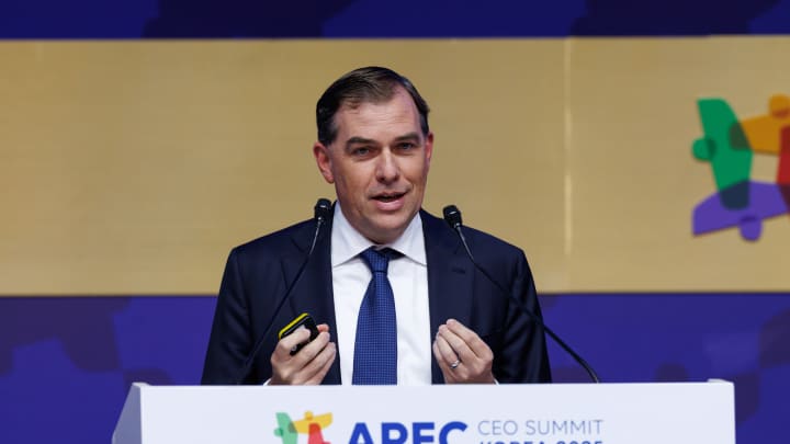 The Innovation Imperative: SaaS Companies That Adapt Will Survive - visual representation