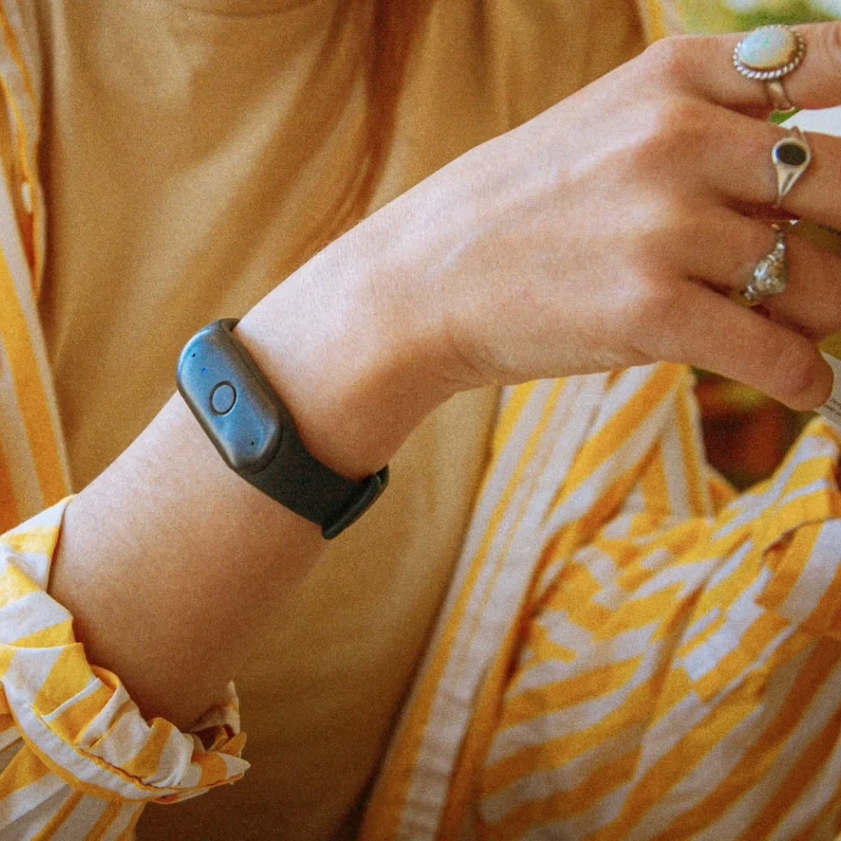 Comparing Bee to Other AI Wearables - visual representation