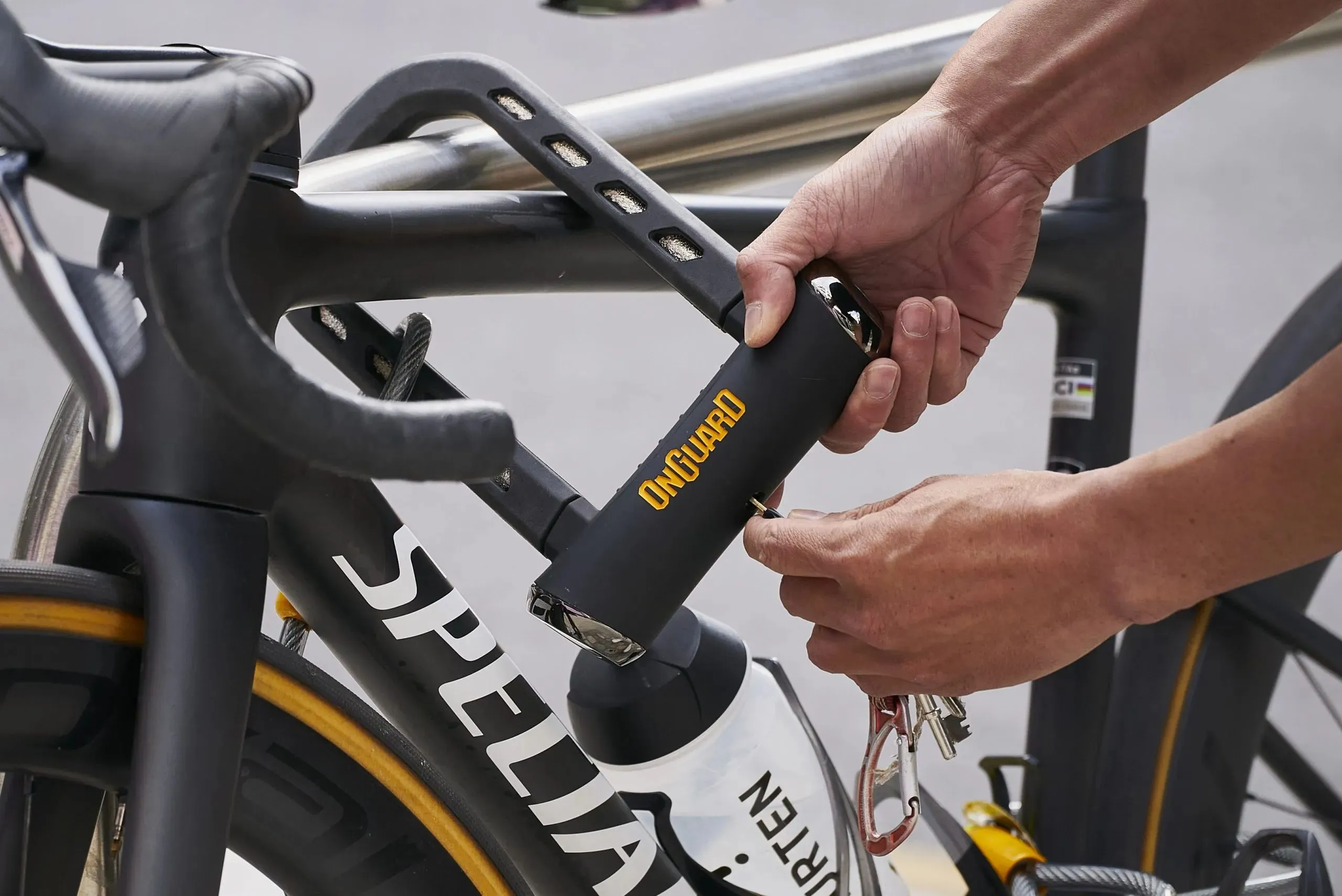 Abus Ultra 410: The Compact Powerhouse - visual representation