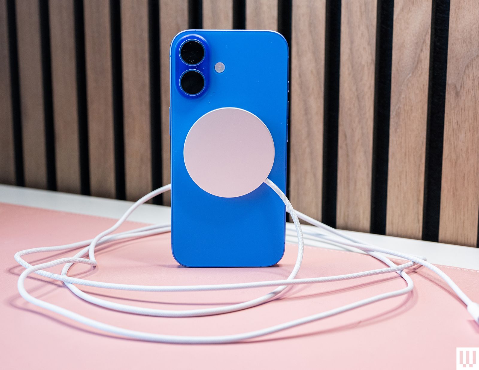 The Mophie Powerstation Wireless: When You Need Multiple Device Charging - visual representation