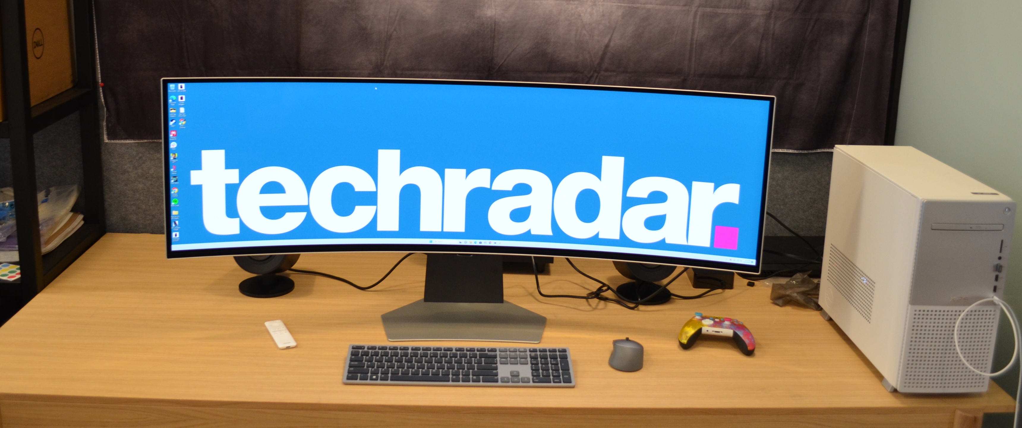 Curved vs Flat: The Science and Hype - visual representation