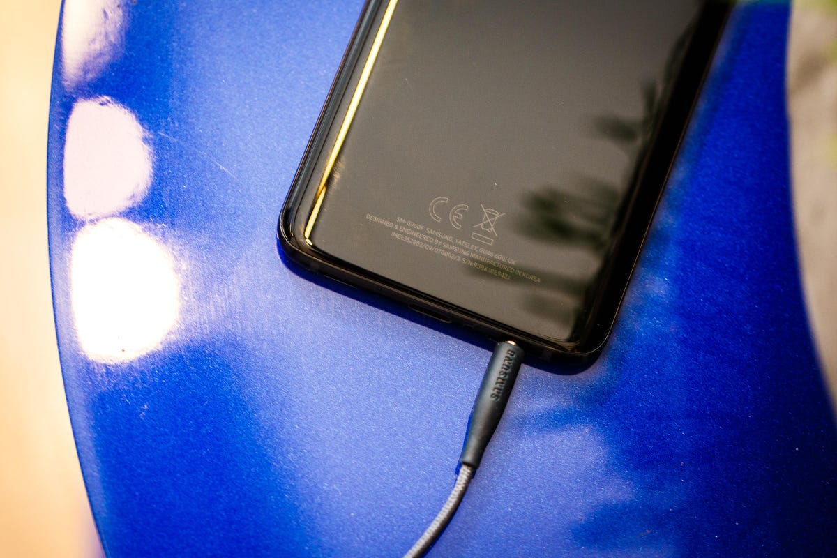 Making the Final Decision: Headphone Jack or Wireless? - visual representation