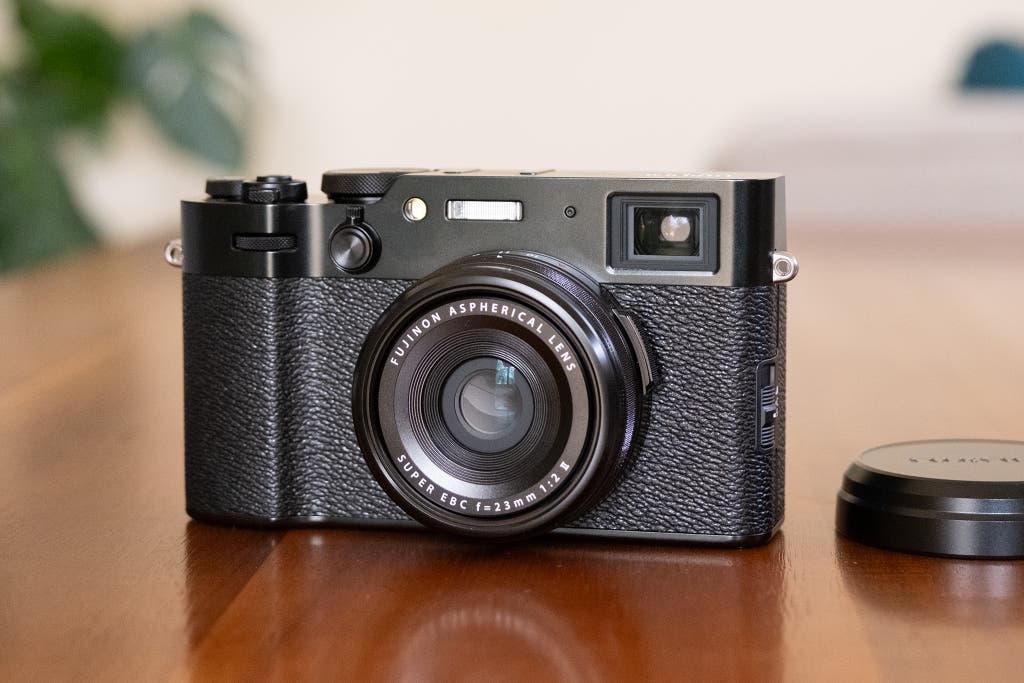 The Massive Shift: Compact Cameras Are Back (And Better) - contextual illustration