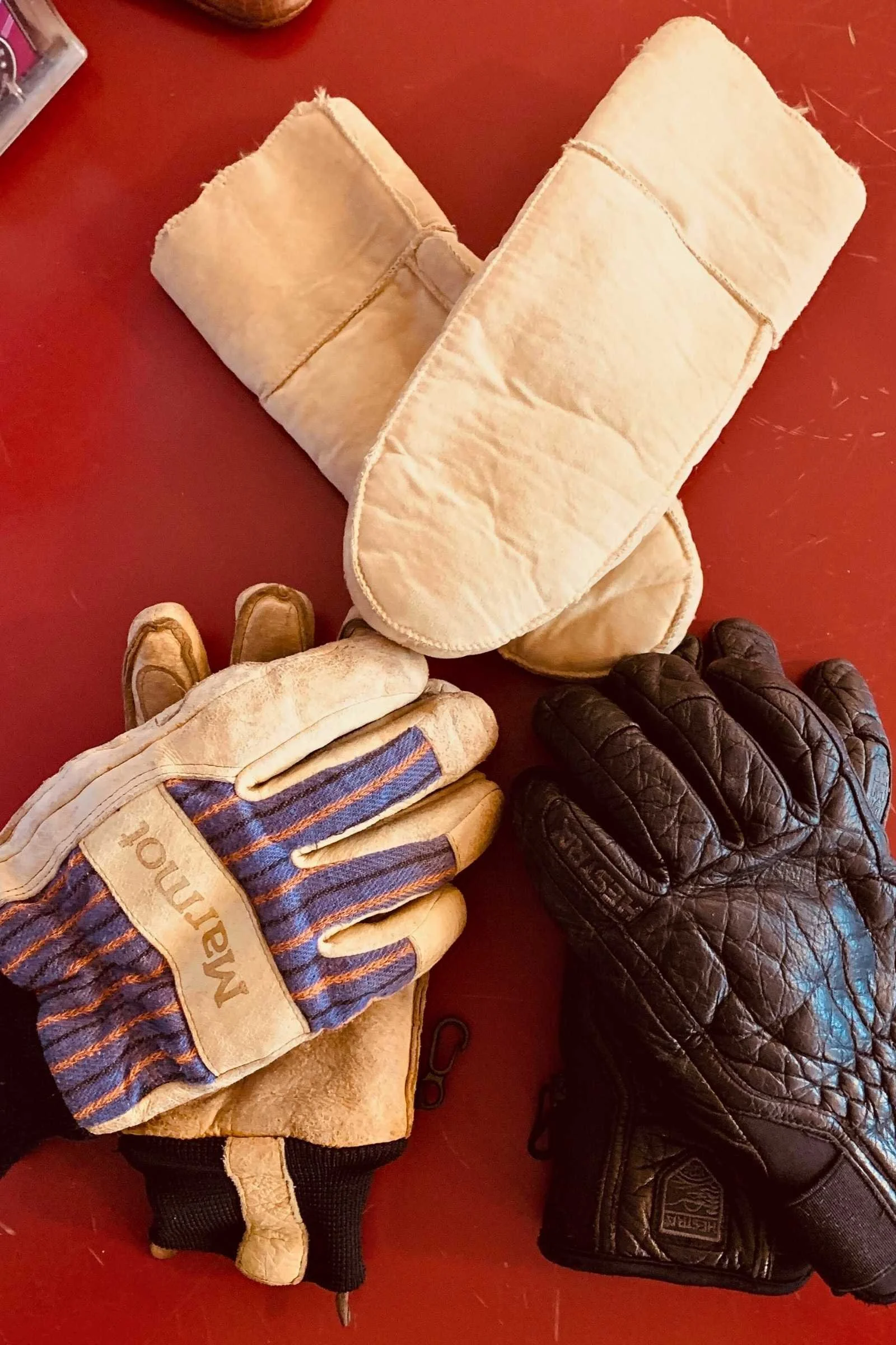 Choosing Gloves for Different Ski Conditions - visual representation
