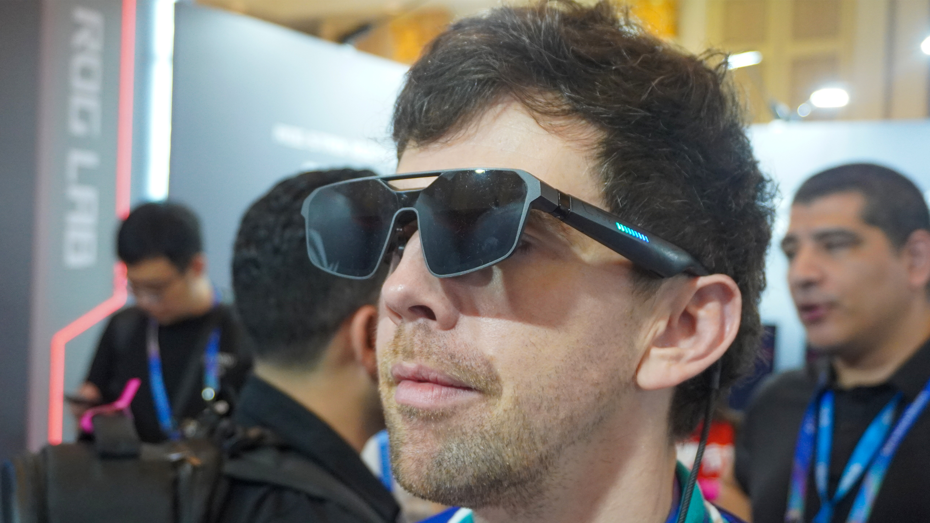 Video Passthrough vs. Optical See-Through - visual representation