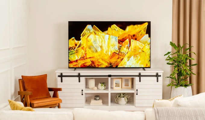 Gaming Features: PS5 and Xbox Series X Compatibility - visual representation