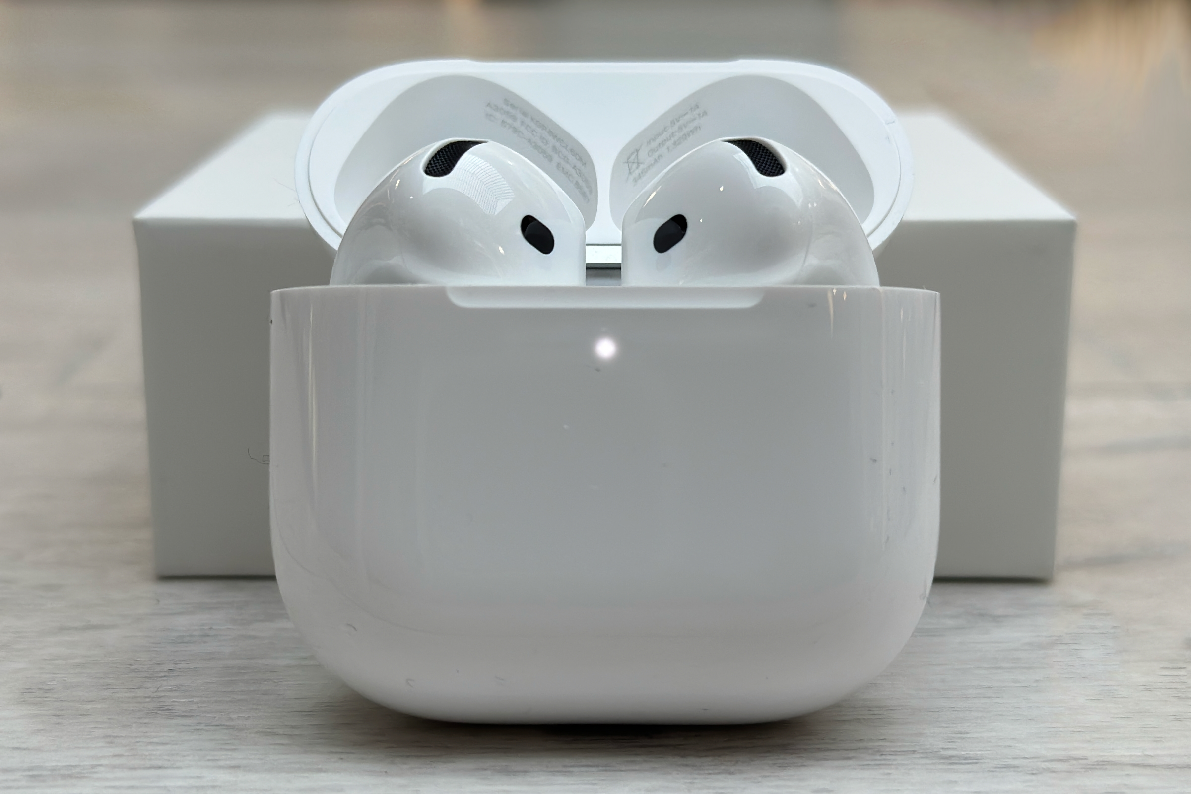 Apple AirPods 4 with Active Noise Cancellation: The Practical Choice - visual representation