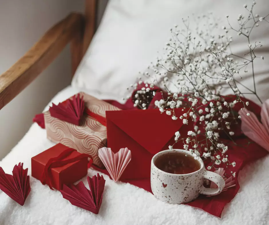 Alternative Options: Non-Gadget Tech Gifts Worth Considering - visual representation