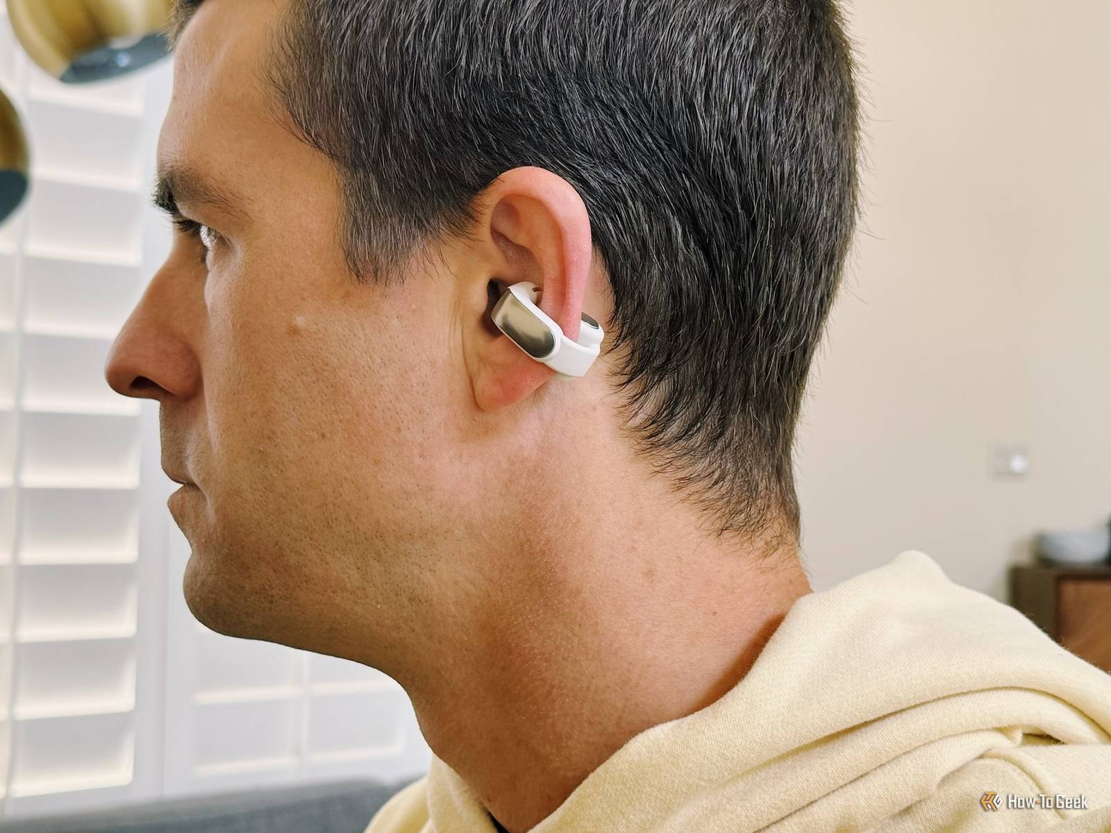 Noise Isolation vs. Environmental Awareness: The Philosophical Difference - visual representation