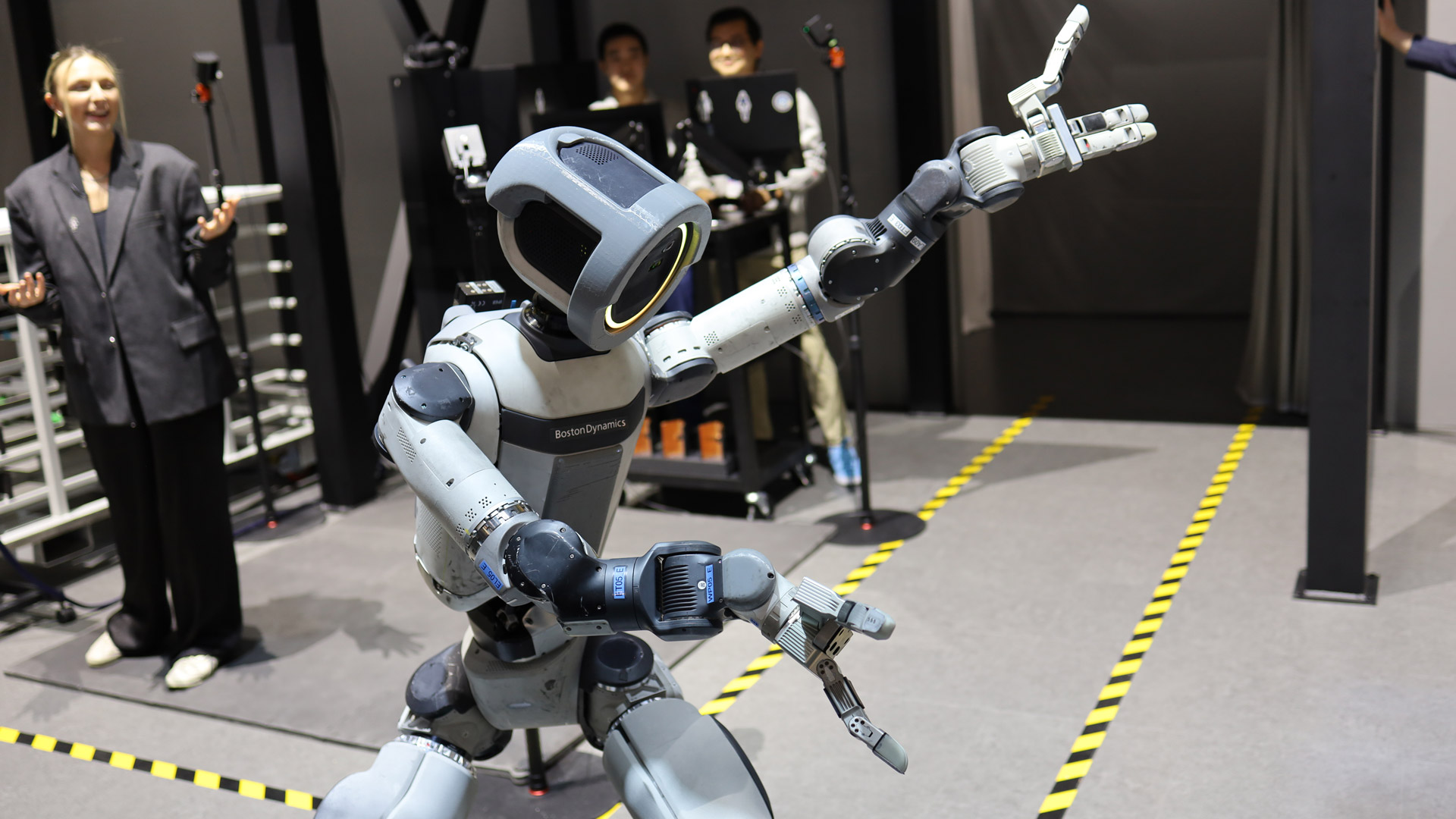 Google Deep Mind's Role: Making the Robot Smarter Over Time - visual representation