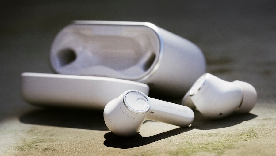 The Cambridge Earbuds vs. Air Pods: A Head-to-Head Comparison - visual representation