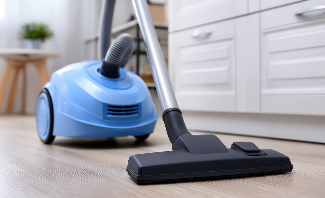 Making Your Decision: Checklist for Choosing Between Canister and Upright - visual representation