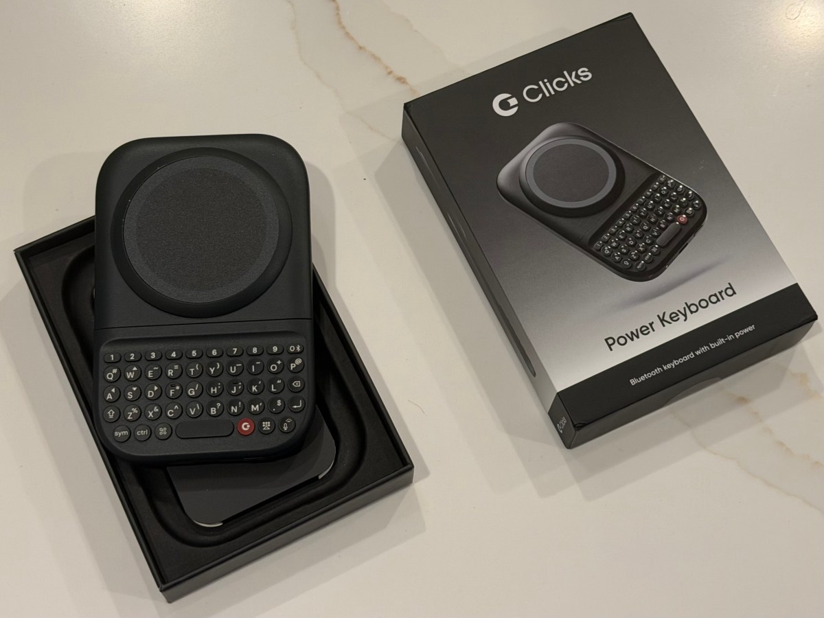 Clicks' Power Keyboard brings BlackBerry-style typing to any phone — with some compromises | TechCrunch