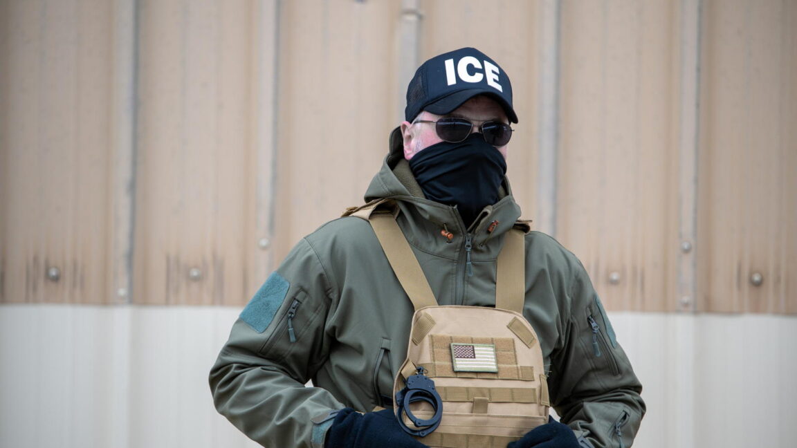 DHS abuses 1930s customs law in attempt to get data on Canadian from Google - Ars Technica