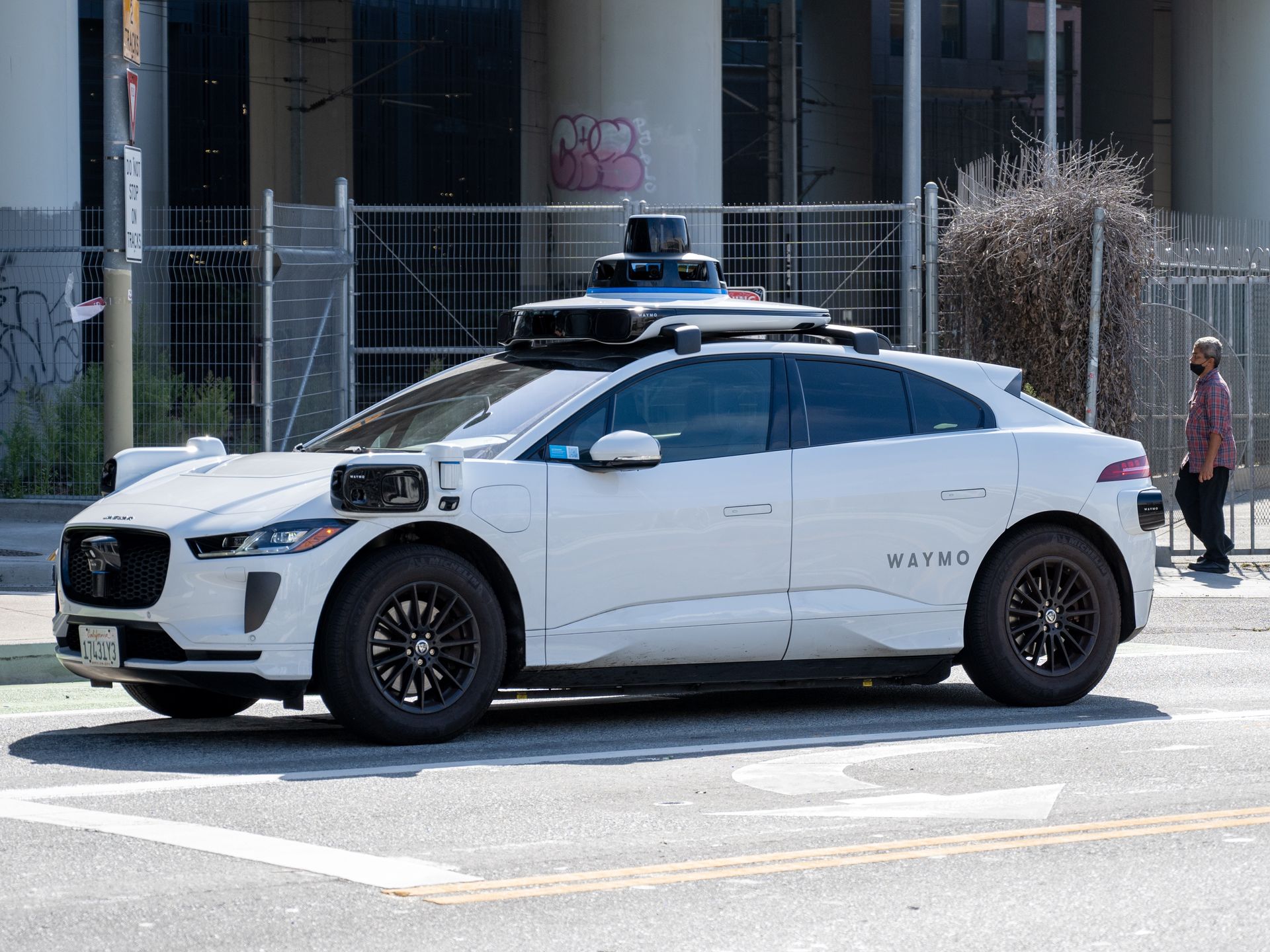 Technical Limitations of Self-Driving Cars: Why Doors Matter More Than You Think - visual representation