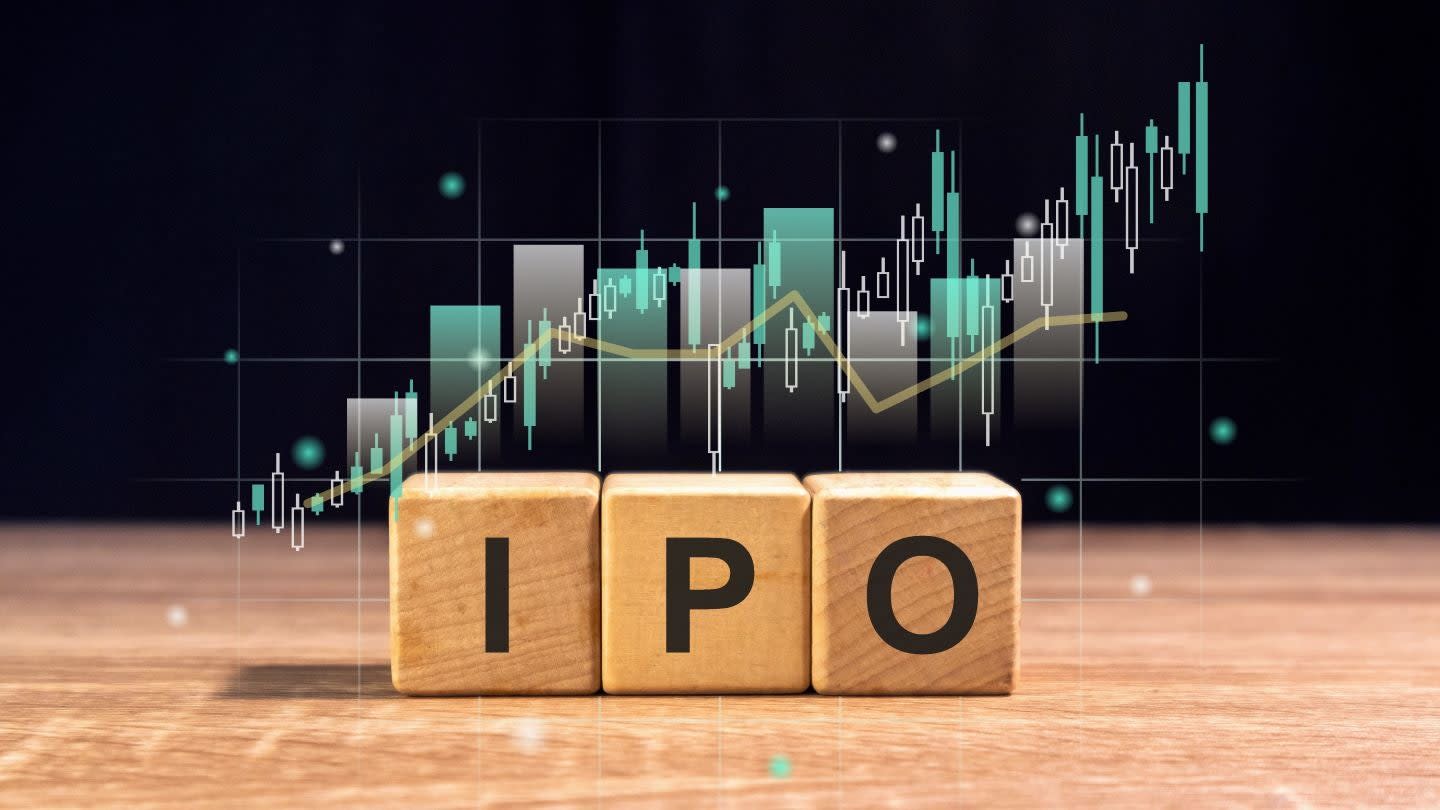 Investor Expectations and Valuation Reality - visual representation