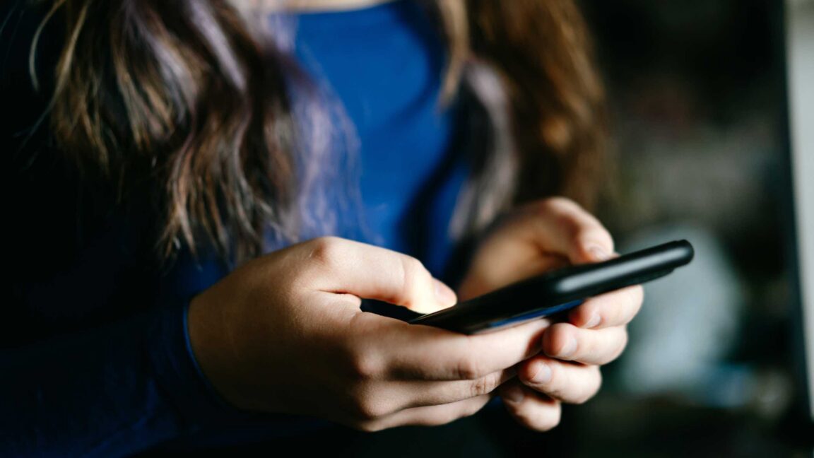 FCC plans ID mandate that could block anonymous use of prepaid burner phones - Ars Technica