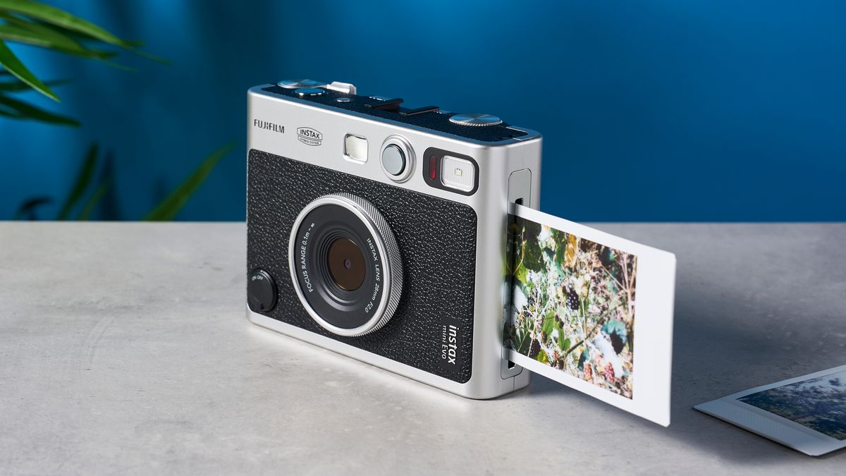 Comparing Instant Cameras: Where the Evo Cinema Stands - visual representation