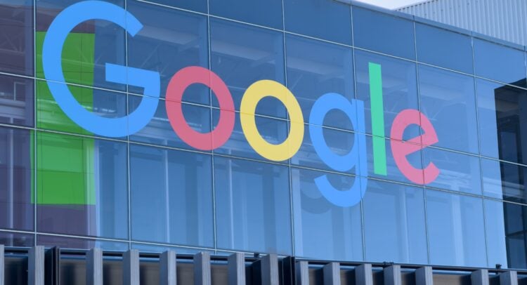 The Role of Android Device Carriers in Data Collection - visual representation