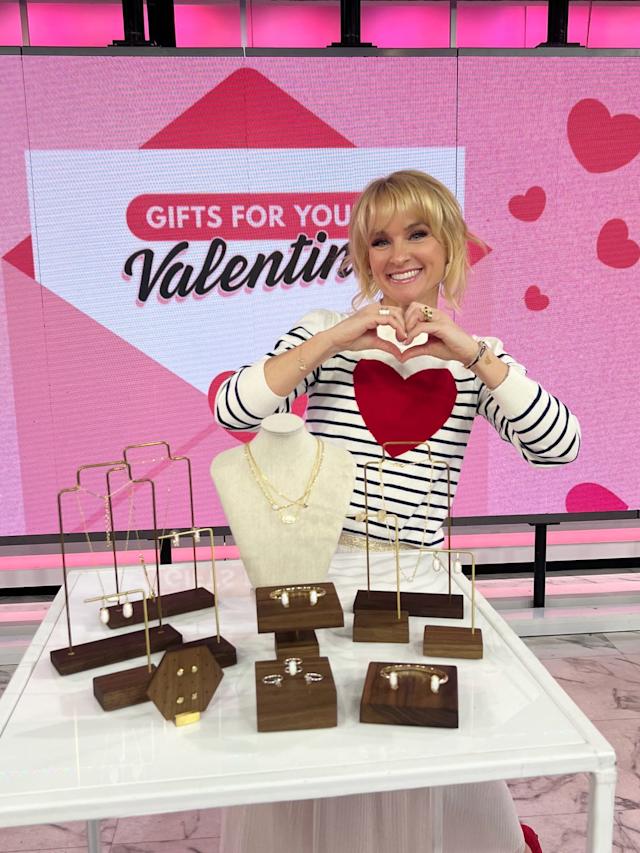 Entertaining and Hosting Gifts - visual representation