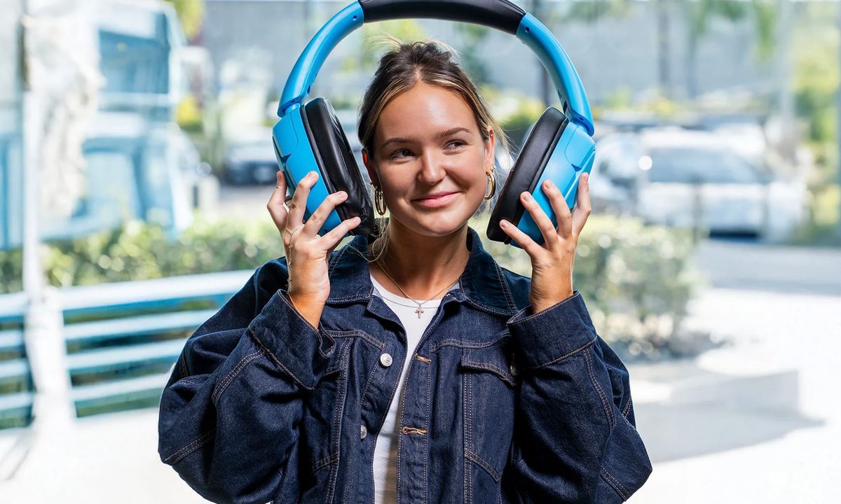 Comparing the Blue XL to Traditional Bluetooth Speakers - visual representation