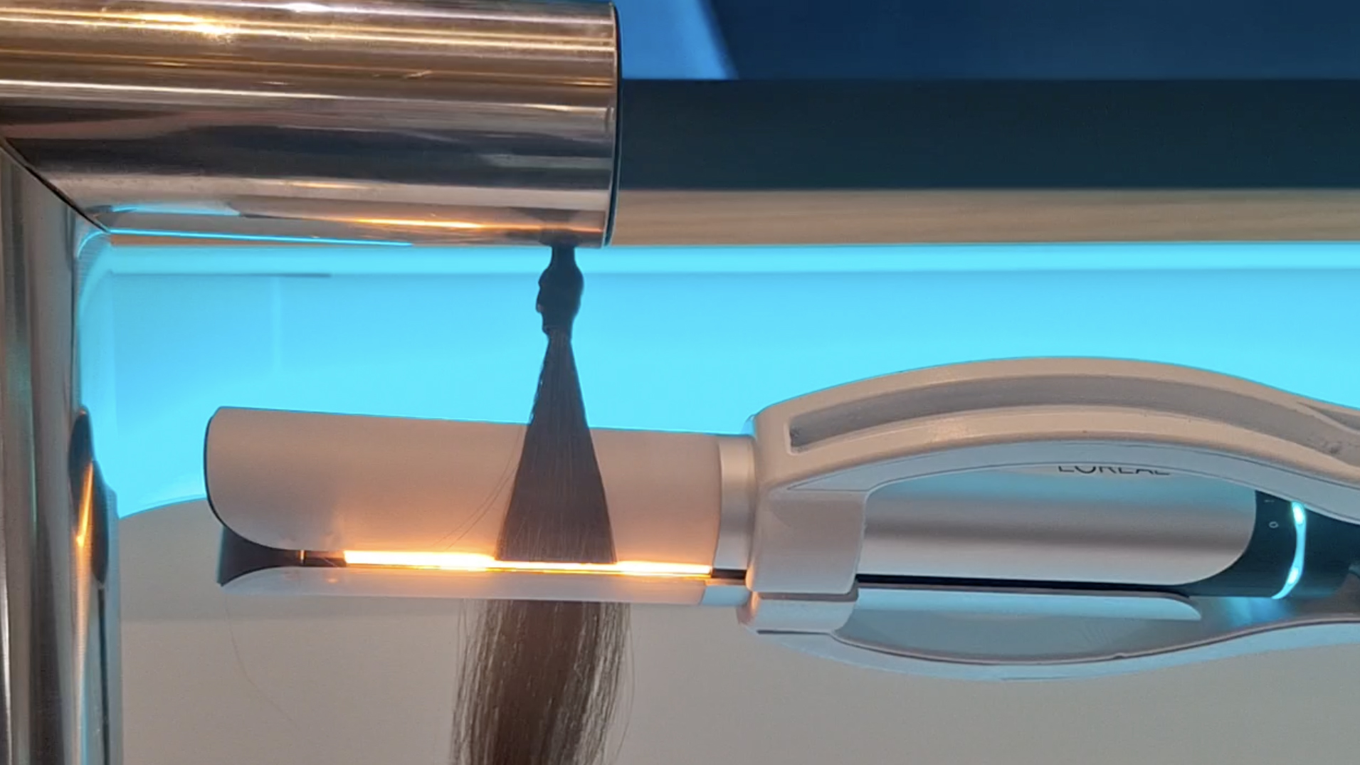 Comparison: Light Straight vs. Traditional Flat Irons - visual representation