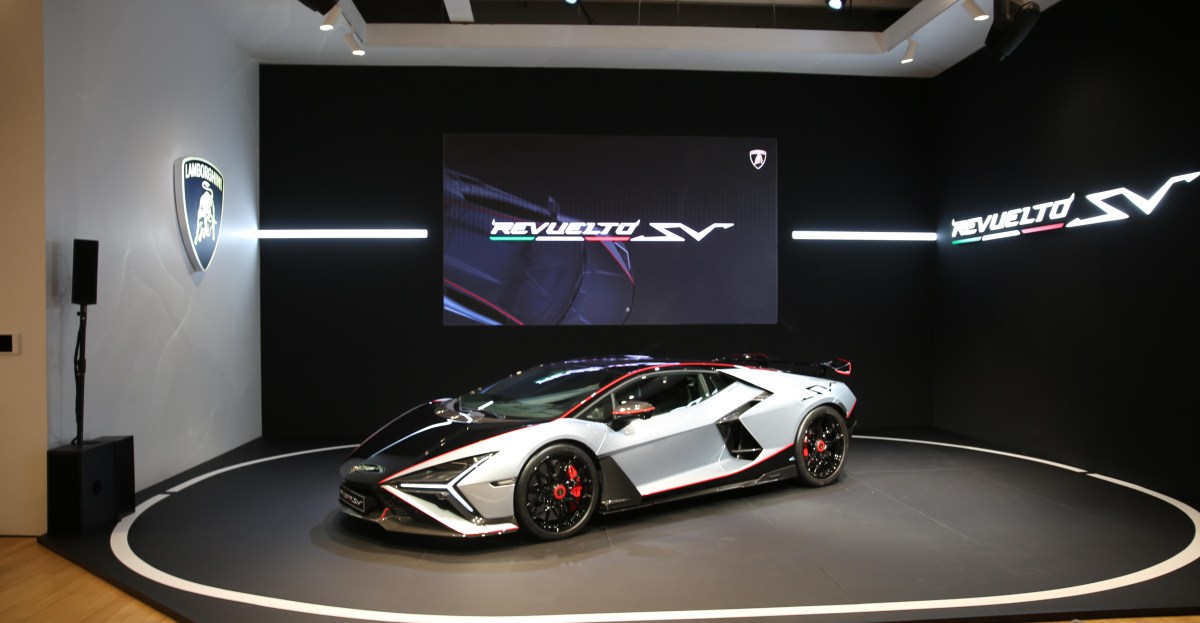 Lamborghini’s flagship Revuelto levels up with SV trim | The Verge