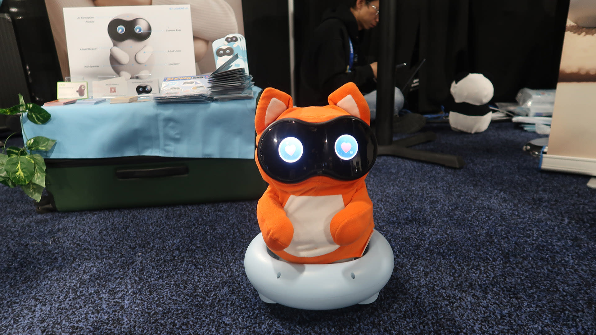 Cocomo: The Mobile Companion Robot That Follows You Around - contextual illustration