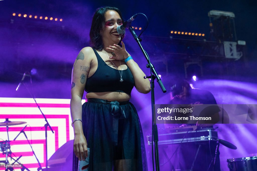 Valentine Caulfield's Vocal Transformation - contextual illustration