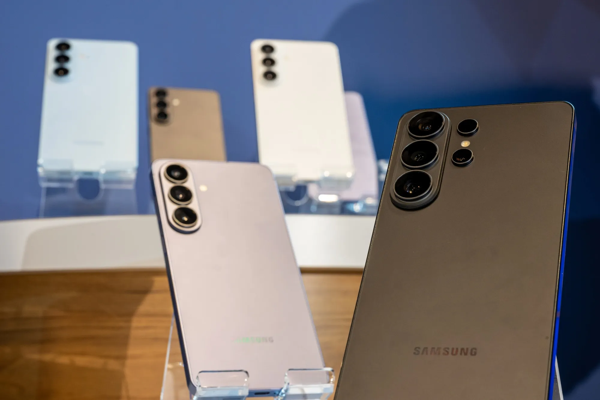 Samsung Galaxy S26 Ultra: A Benchmark in Mobile Security - contextual illustration