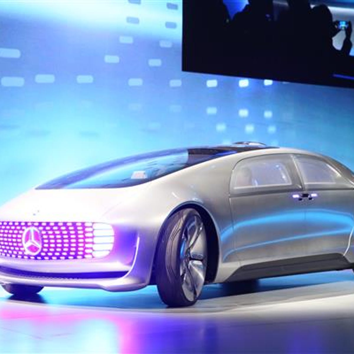 Parking Lot Navigation and AI Advantages - visual representation