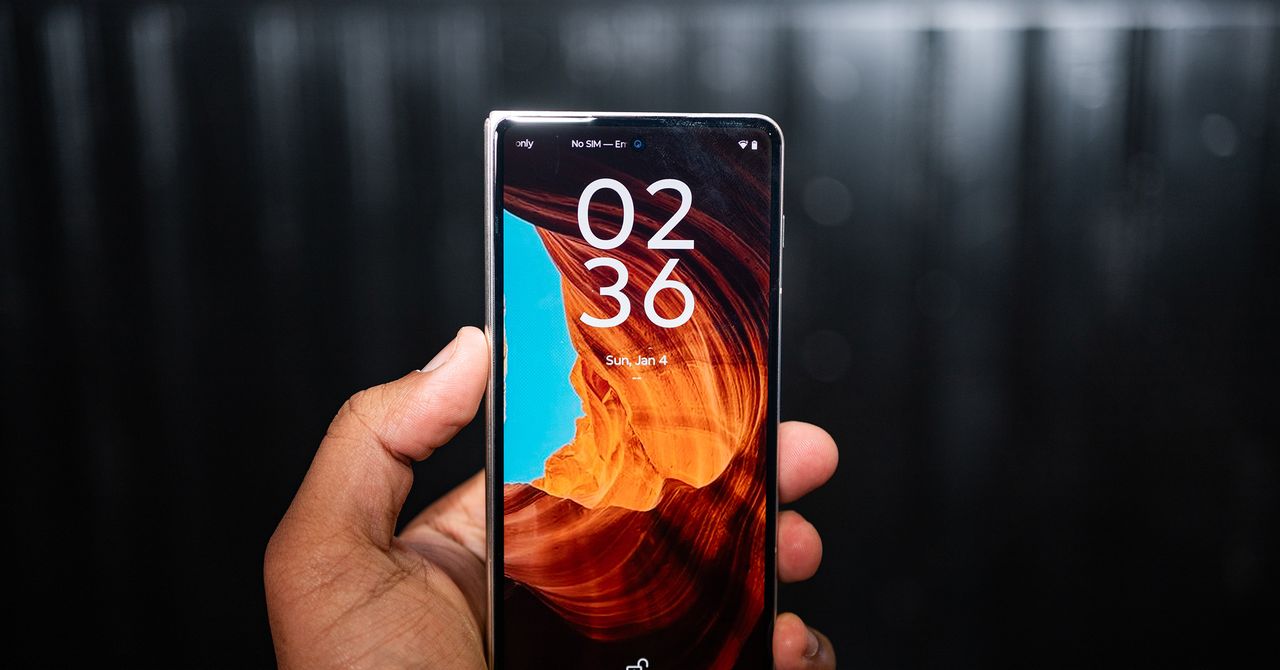 Motorola Razr Fold 2026: Complete Specs, Features & Alternatives