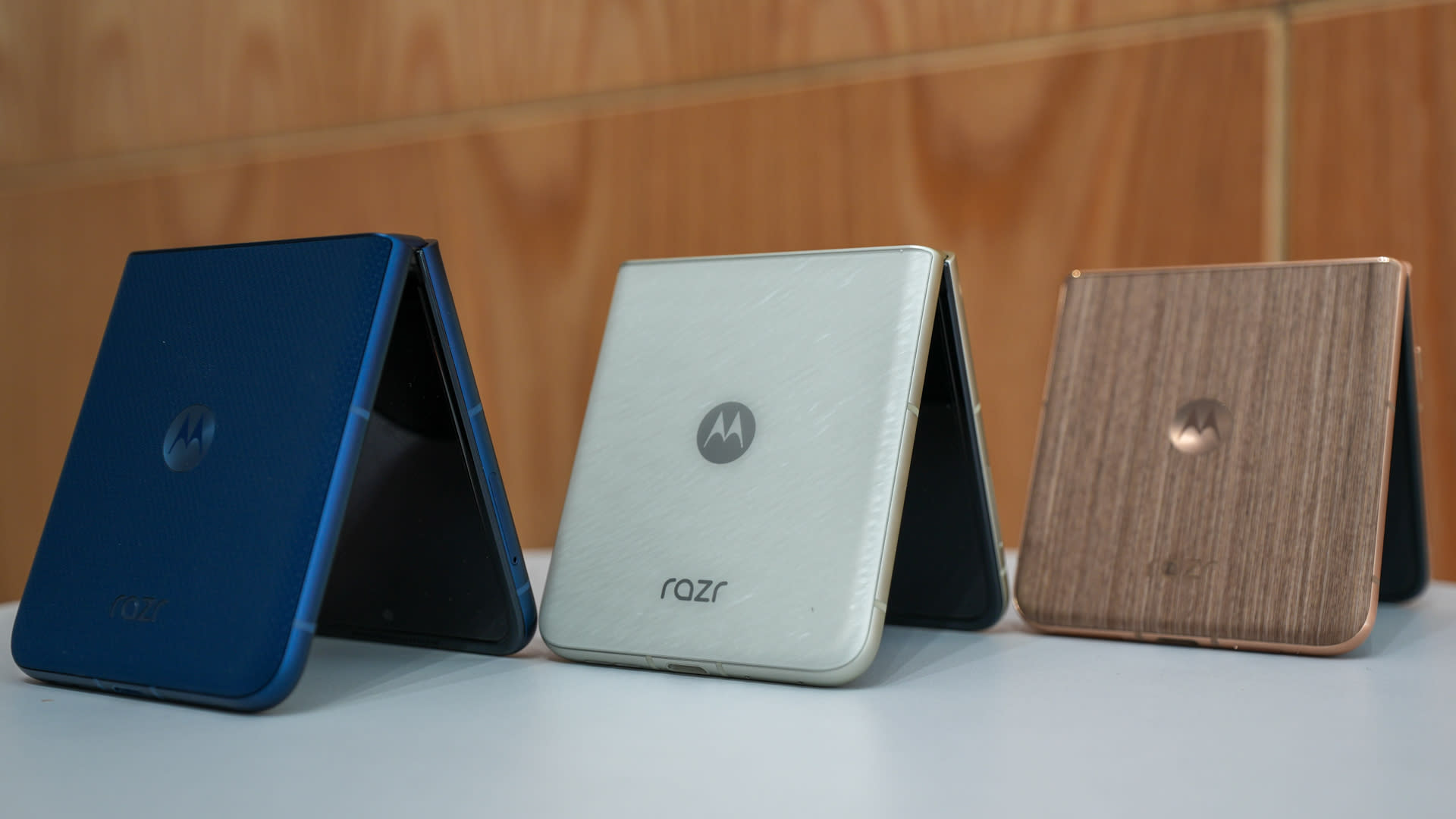 The Razr Fold's Market Opportunity: Competing in the Book-Style Foldable Segment - visual representation