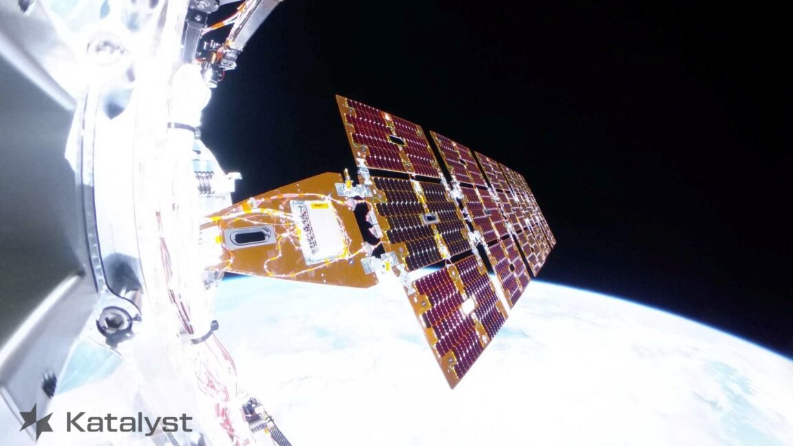 NASA calls off mission to rescue Swift gamma-ray observatory - Ars Technica