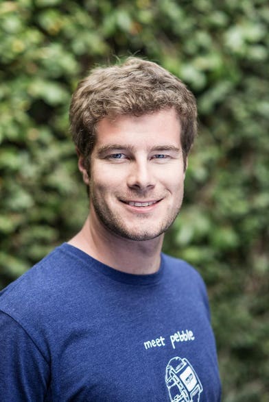 The Smartwatch Wars: Pebble's Niche in the Apple Watch Dominated Landscape - visual representation