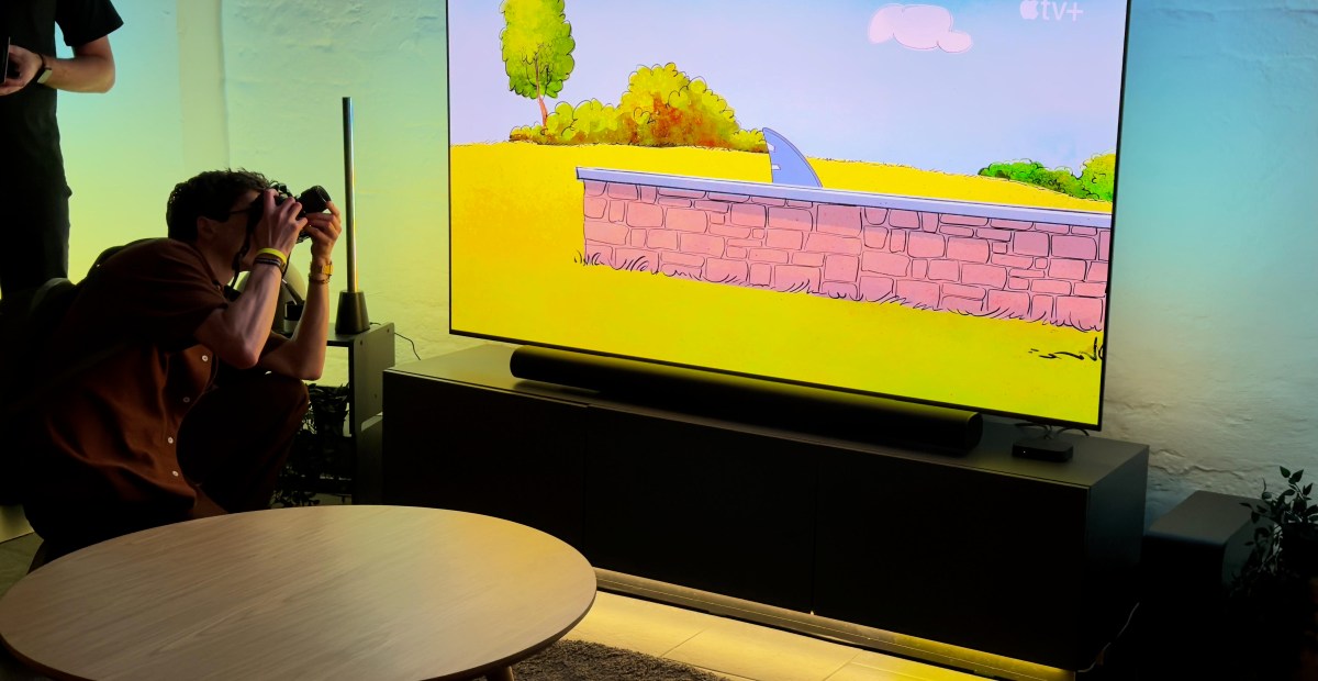 Philips Hue adds more affordable options for syncing smart lights with your TV | The Verge