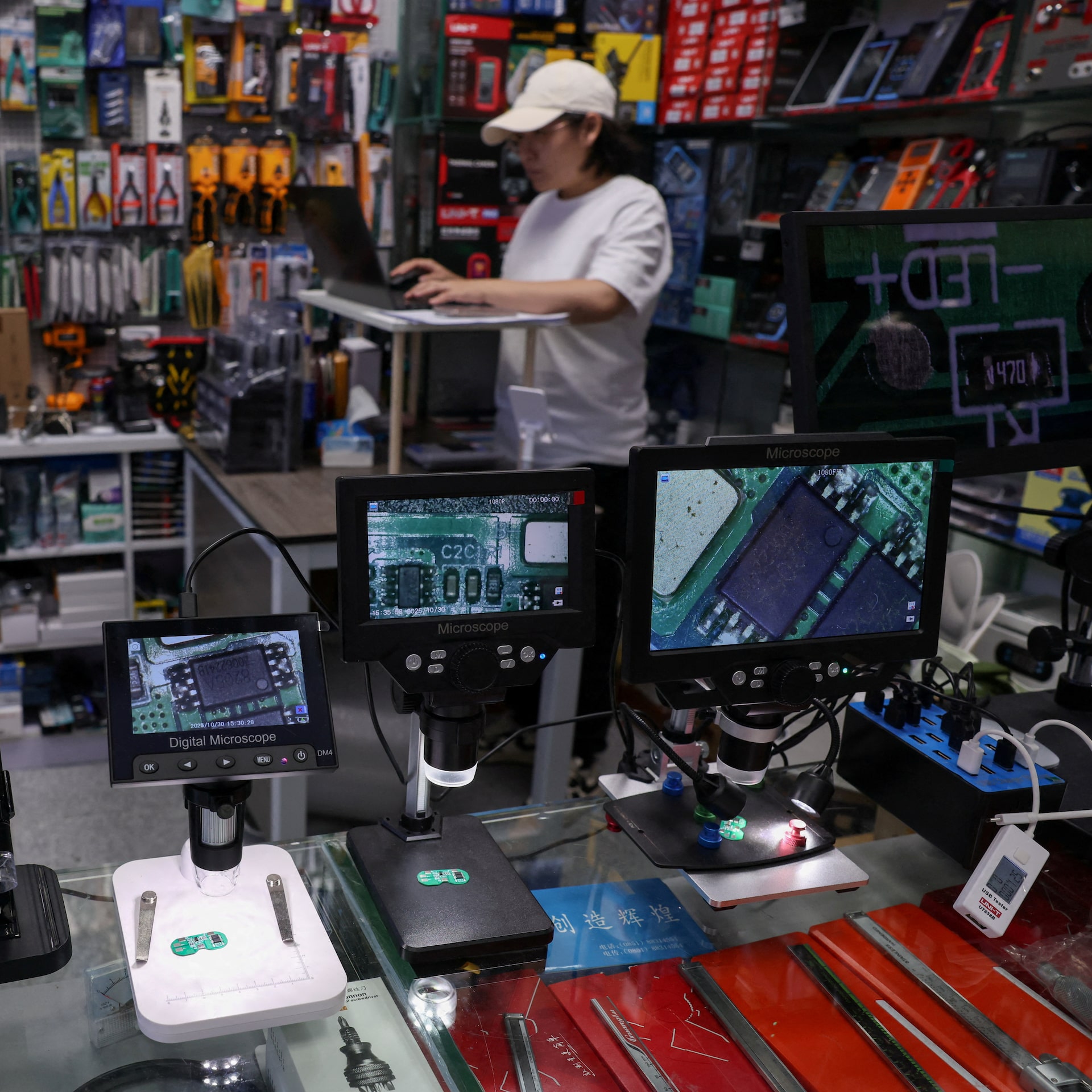 Looking Ahead: When Does This Crisis End - visual representation