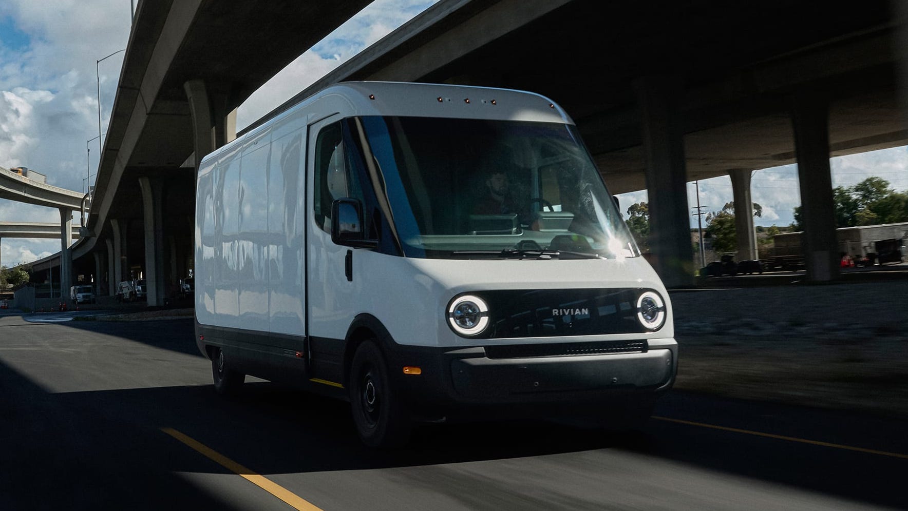 Comparing Electric and Traditional Ambulance Operations - visual representation